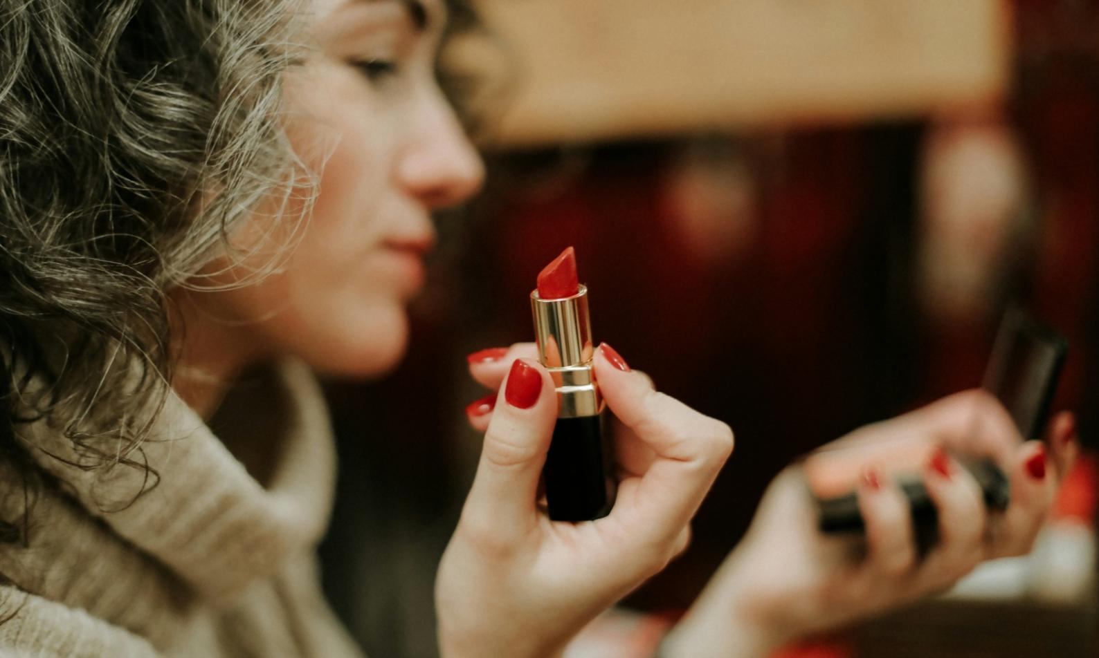 Atelier de formation nail art avec équipements professionnels